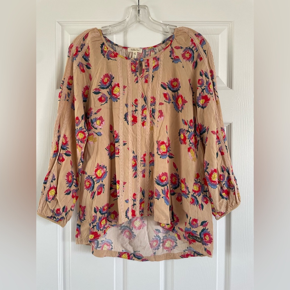 Matilda Jane Women’s Medium Blouse Tan Multicolor Rayon Floral Lace Peasant Top